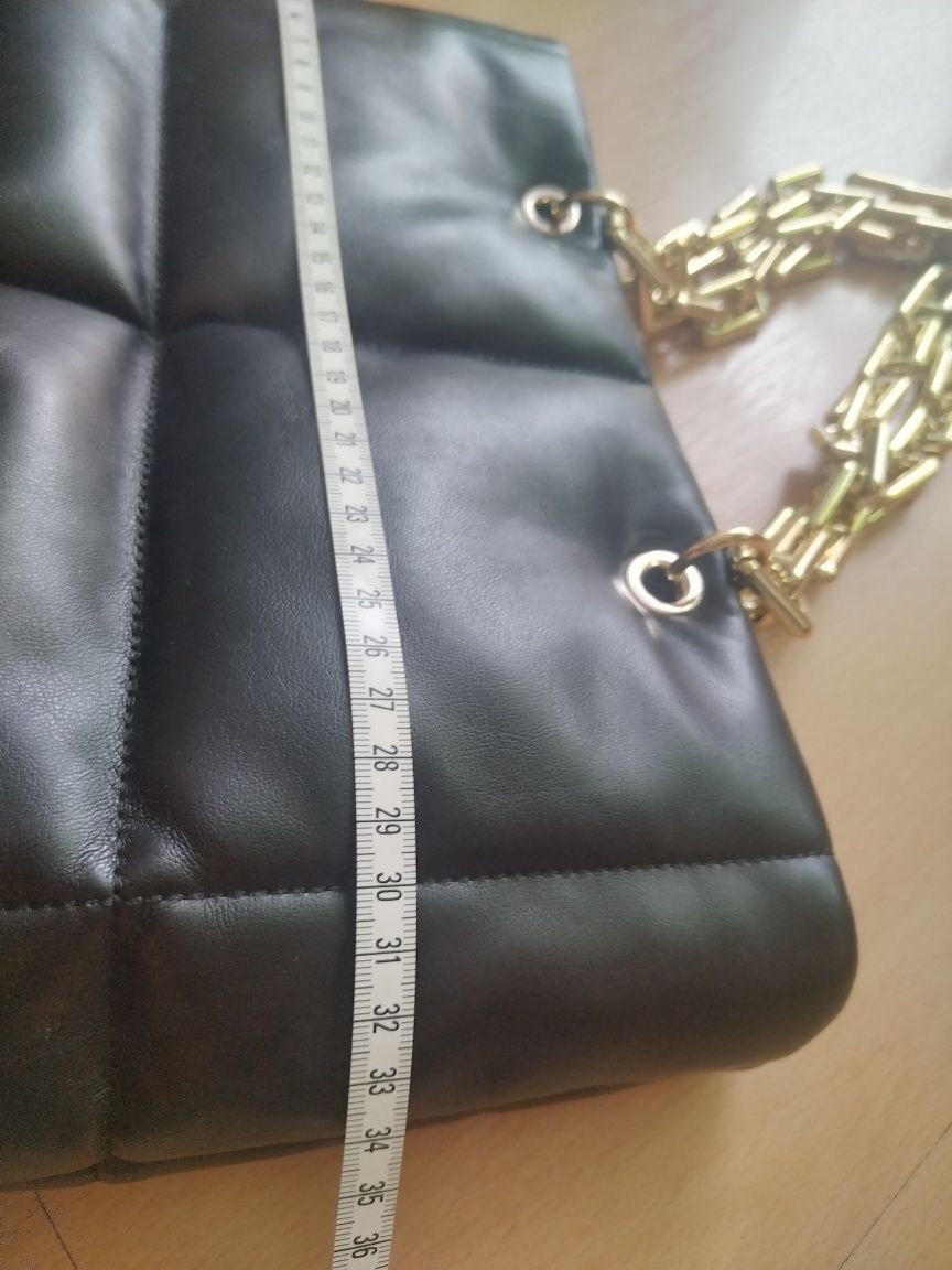 Torebka elegancka z łańcuchem pikowana