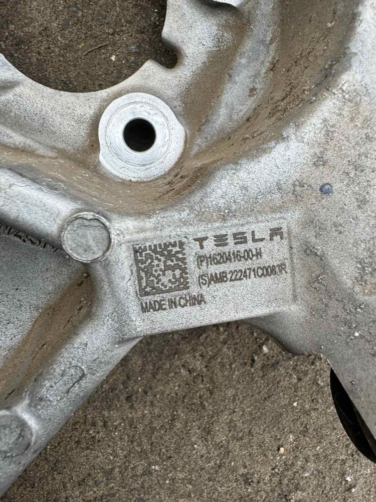 Цапфа задня Tesla Model X plaid запчастини розбірка