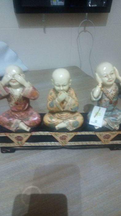 Estatueta em porcelana do gato preto