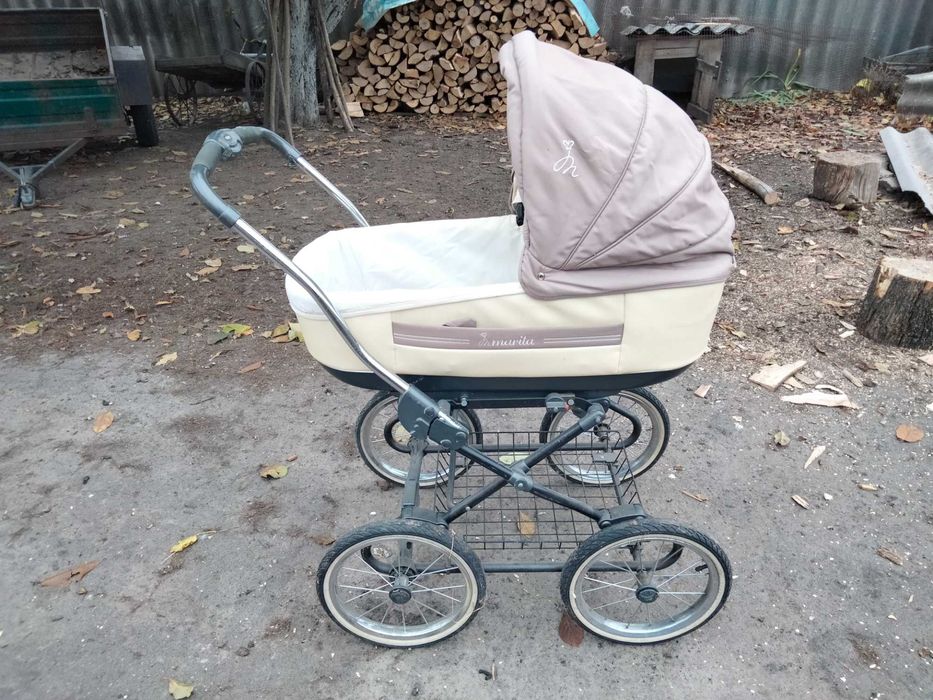 Дитяча коляска в гарному стані