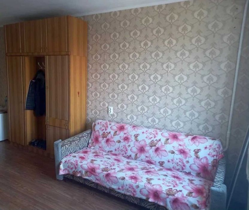 Велика кімната 17 м2  в гуртожитку  район "Hollywood" СМ
