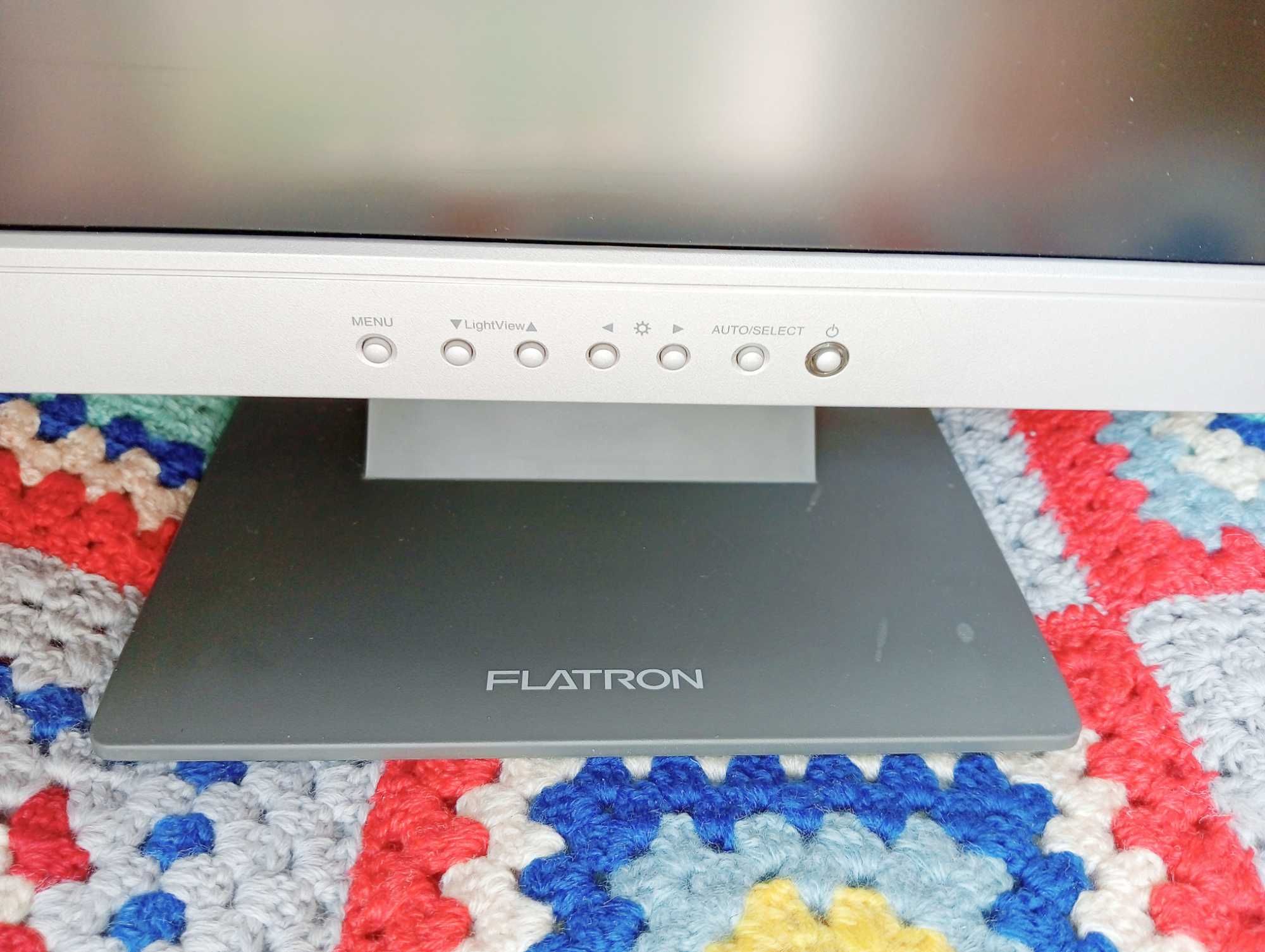 Monitor LG Flatron L1510S 15" srebrny sprawny, kabel VGA + sieciowy