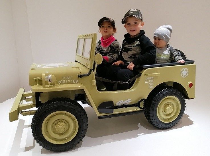 WIELKI WOJSKOWY Samochód na akumulator 4x4 3osobowy autko 12V