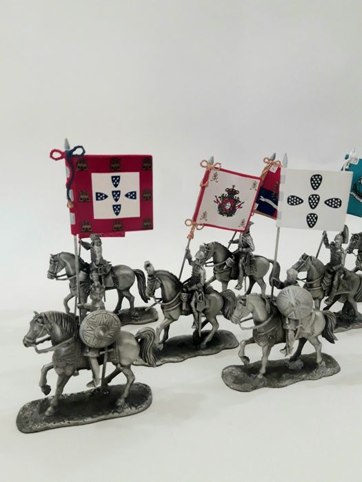Cavaleiros Porta-Estandarte em Estanho