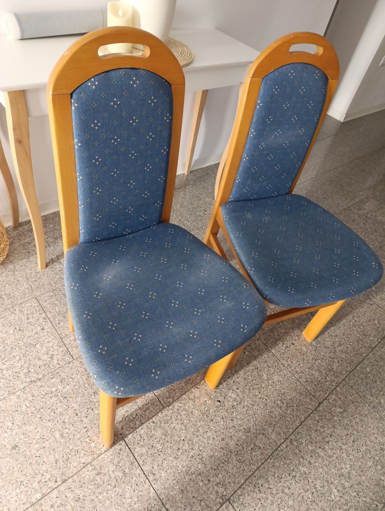 Dwa krzesła drewniane kuchenne