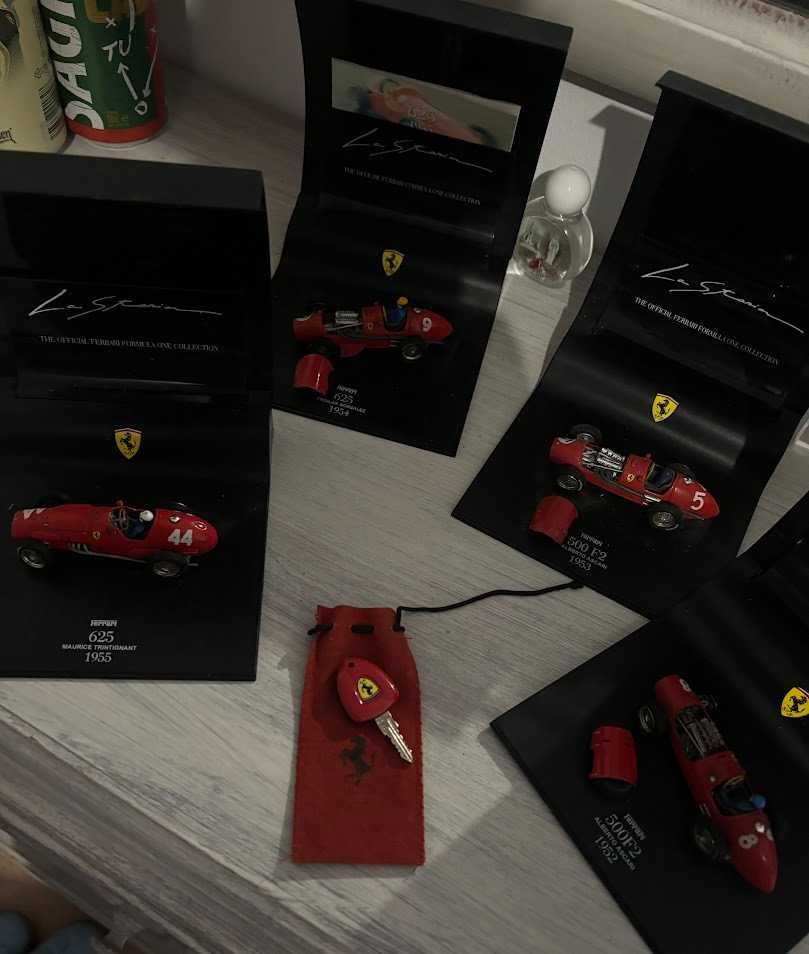 Conjunto de Ferrari decoração/coleção mais uma chave e bolsa