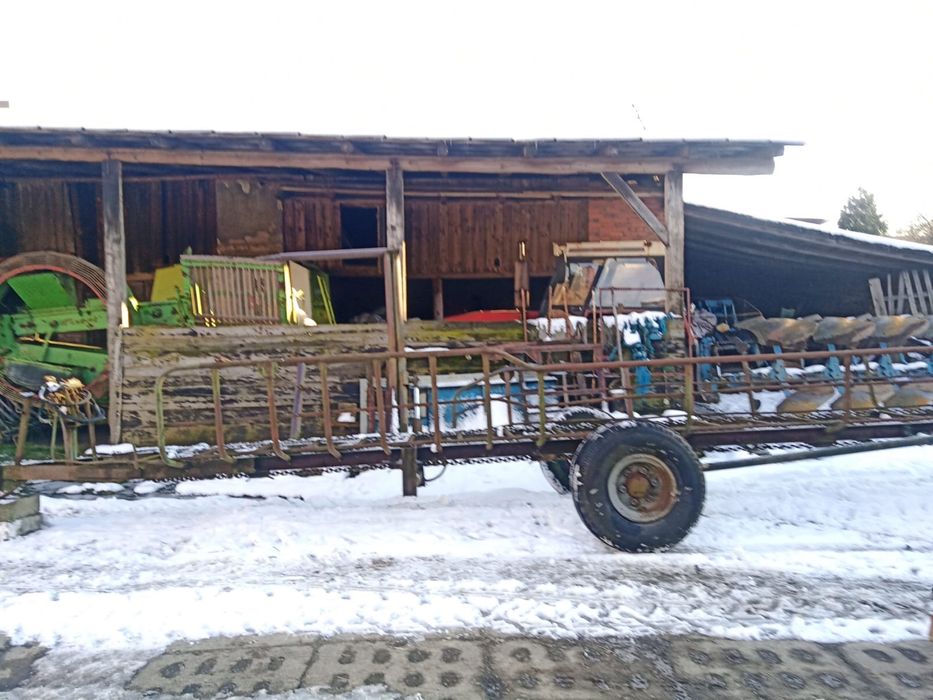 Przyczepa samozaładowcza do słomy