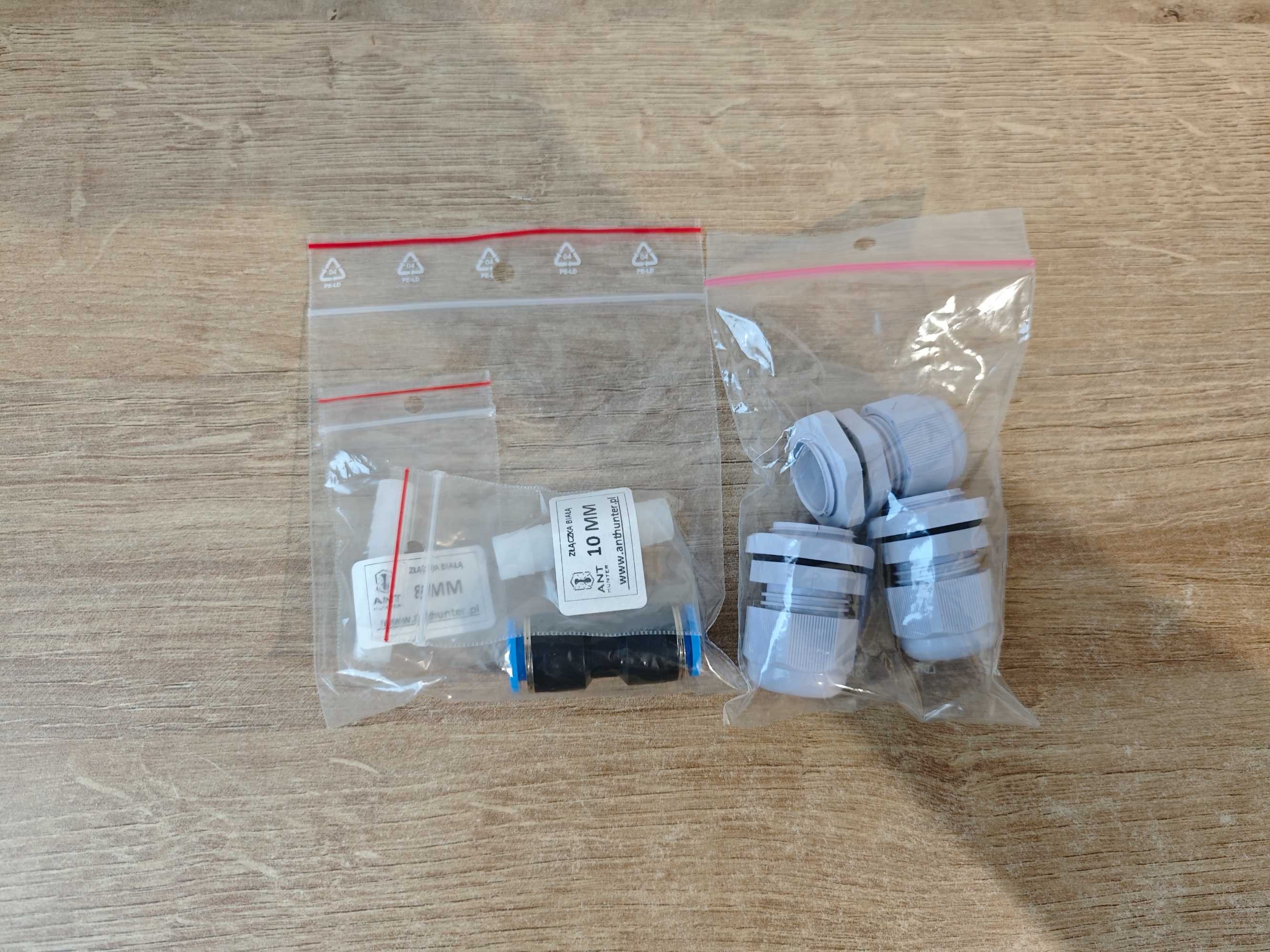 Złączki do formikarium na wężyk 10 mm