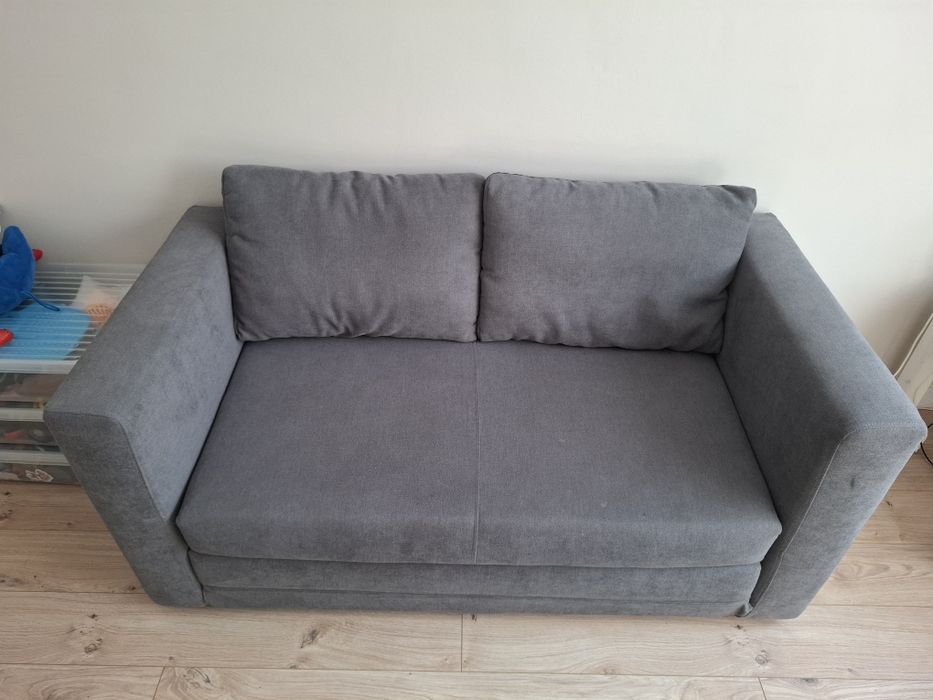 Sofa z rozkladanym materacem