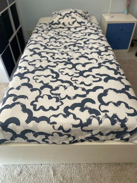 Cama + Mesa de Cabeceira