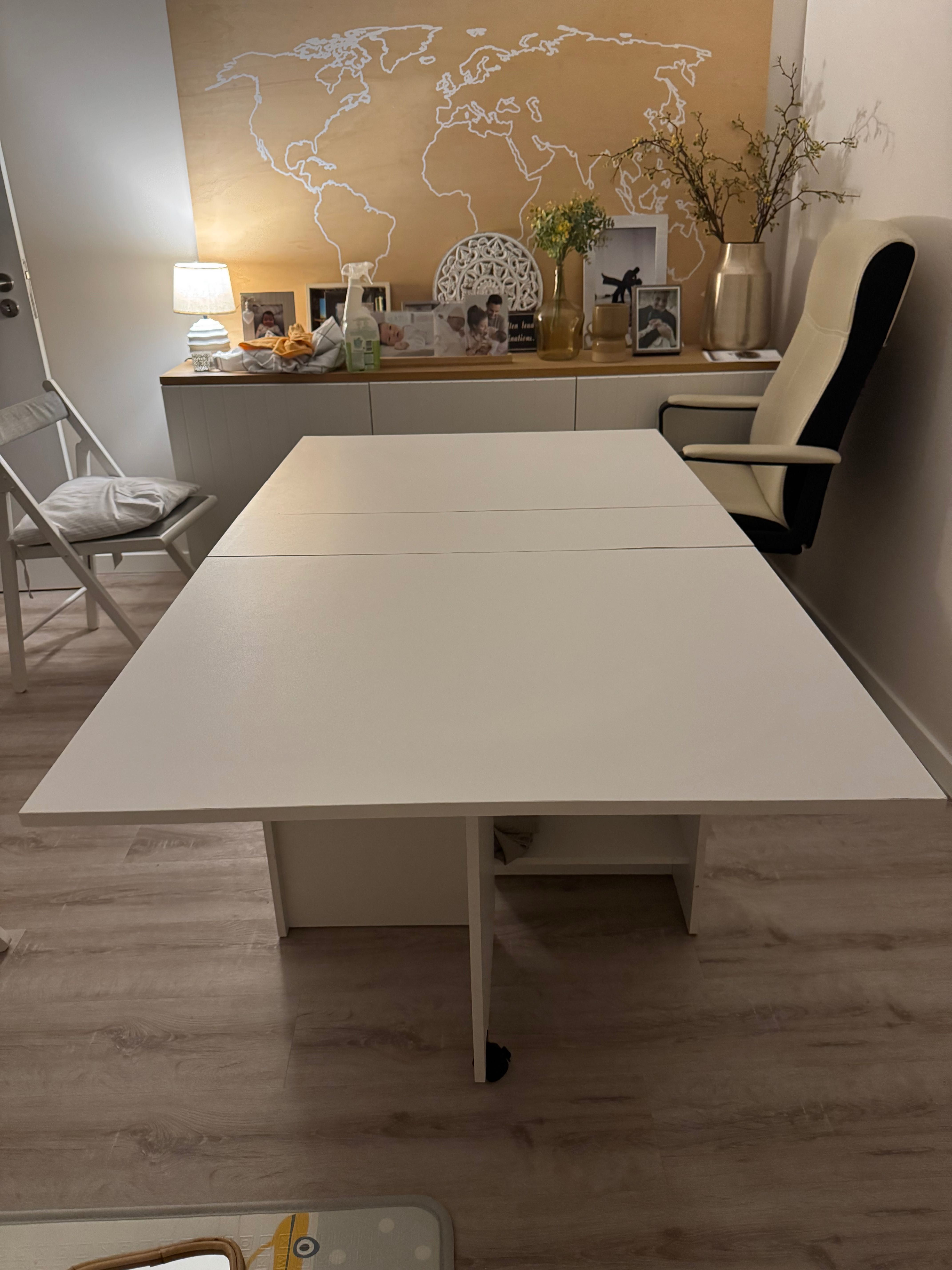 Mesa com cadeiras