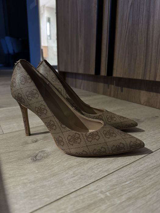 buty Guess na szpilce