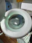 Candeeiro de Bancada com Lupa VTLAMP IMPECÁVEL 22W com Braço Regulável