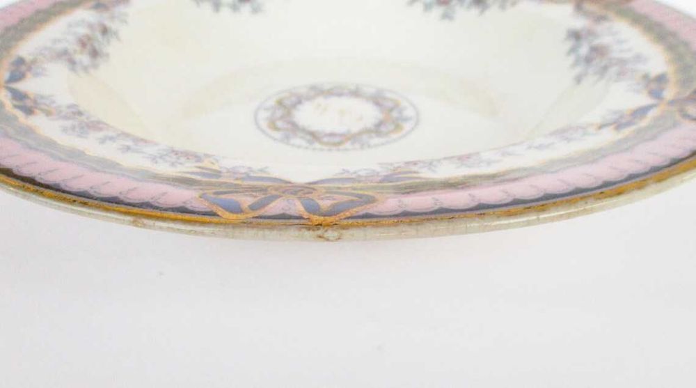 Antigo prato fundo Inglês Hope & Carter com monograma "C de M"