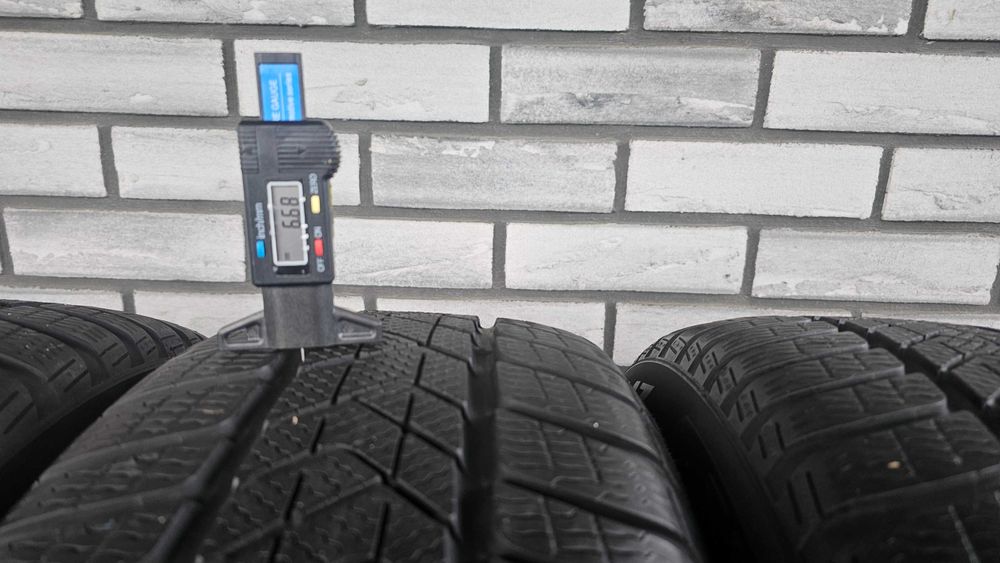 225/55R17 Pirelli SOTTOZERO 3 RSC
