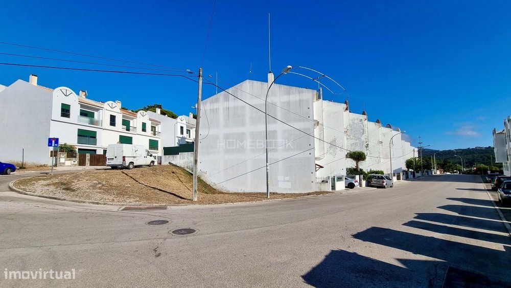 Terreno com projeto aprovado na Praia das Maçãs