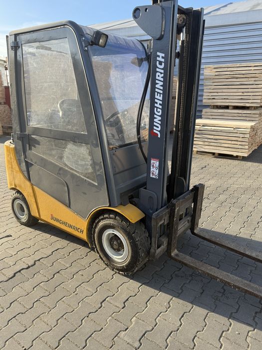 Wozek widlowy Jungheinrich TFG320 rok 2008 udzwig 2t