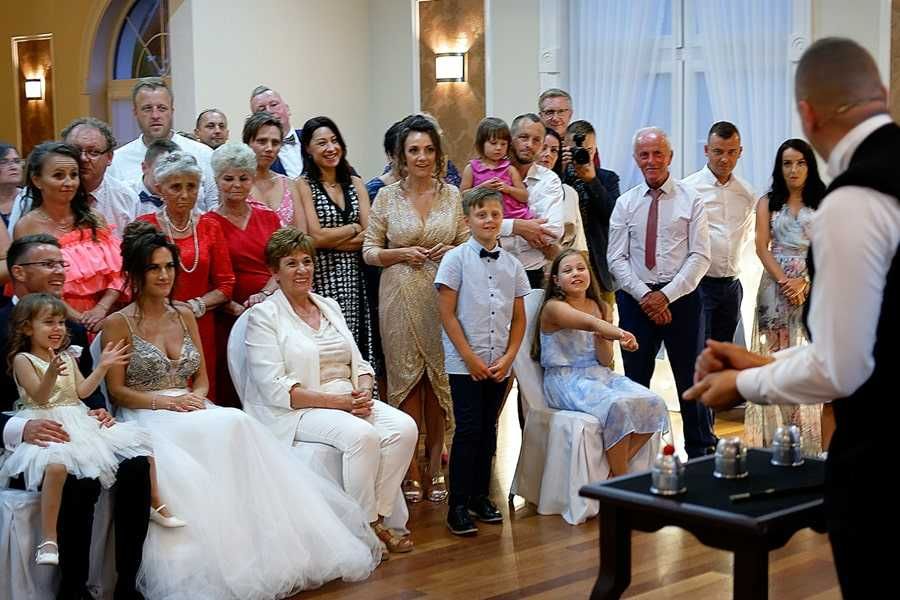 Iluzjonista Magik Pokaz iluzji na Wesele Urodziny Event Firmowy Festyn