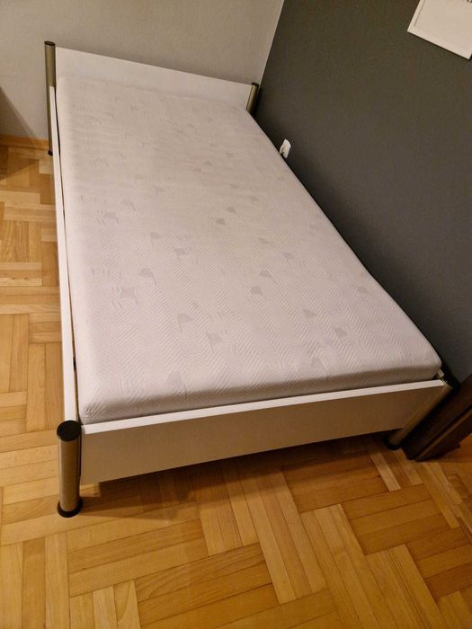 Sprzedam białe łóżko jednoosobowe