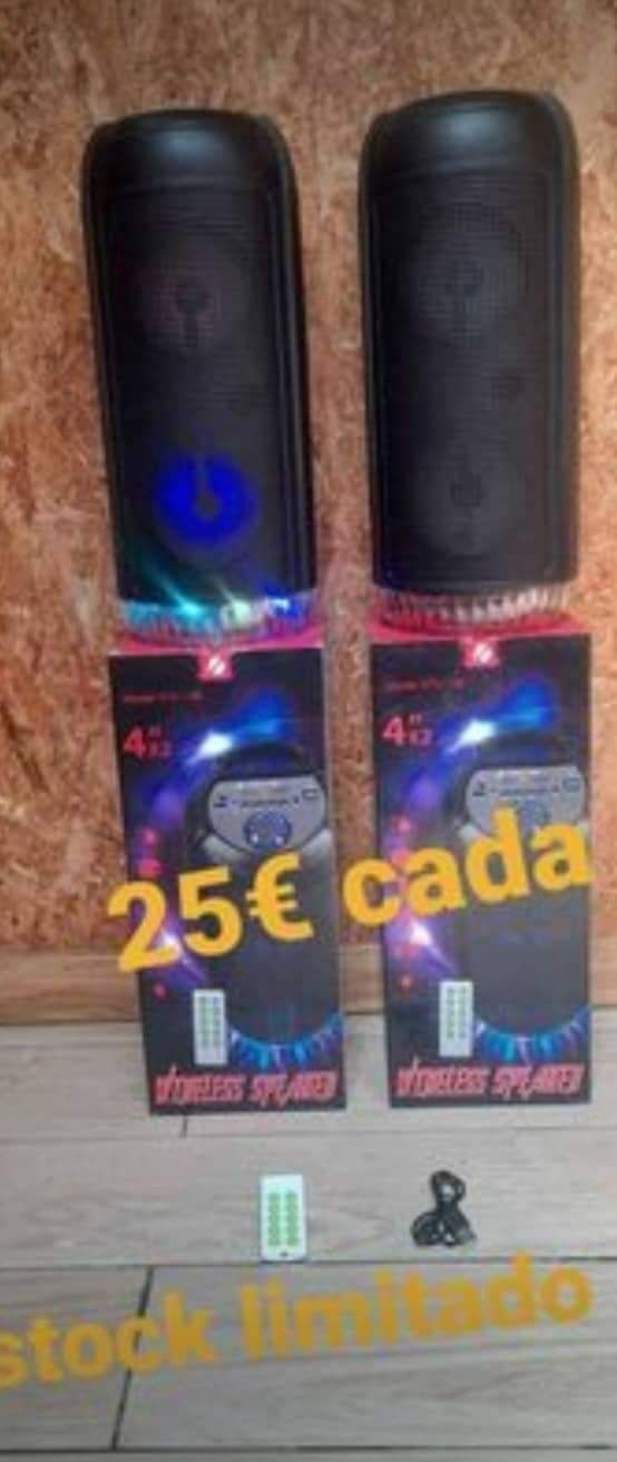 Colunas de karaoke com microfone