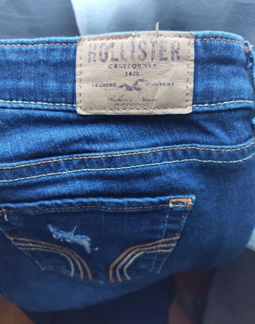 Нові джинси для дівчинки Hollister. 25/29.