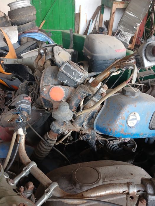 Двигун восход розібраний