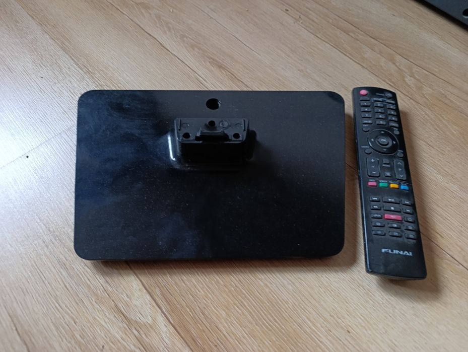 Telewizor 29",  uchwyt scienny , smart tv