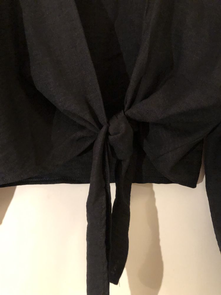 Camisa nova , com nó a frente curta