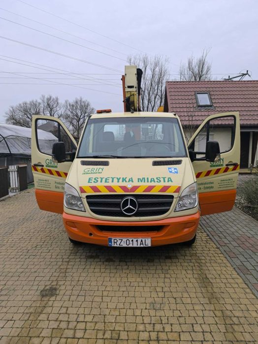 Podnośnik koszowy zwyżka 21 m, montowana na pojeździe Mercedes Benz