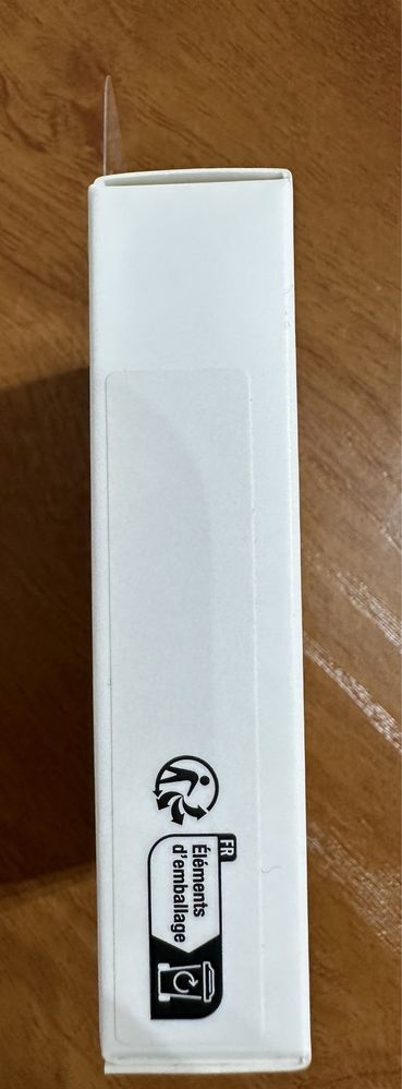 Кабель Apple Lightning to USB.