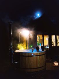 Domek z jacuzzi Dębowy, Kaszuby,wakacje,staw, nocleg,kominek,balia