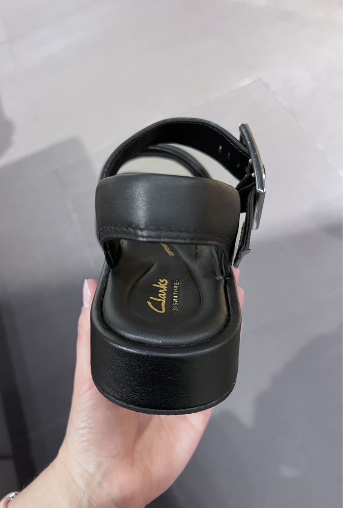 сандалі Clarks Alda Strap