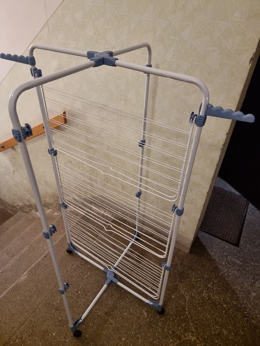 Сушка  для білизни на колесах