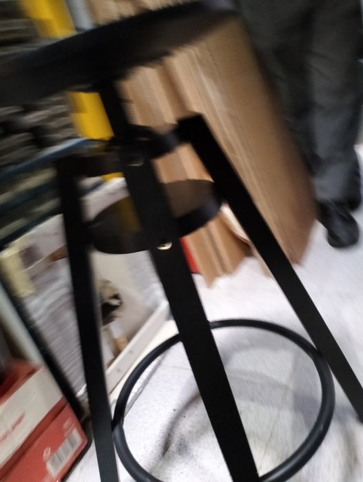 Banco com rosca ajustável em altura