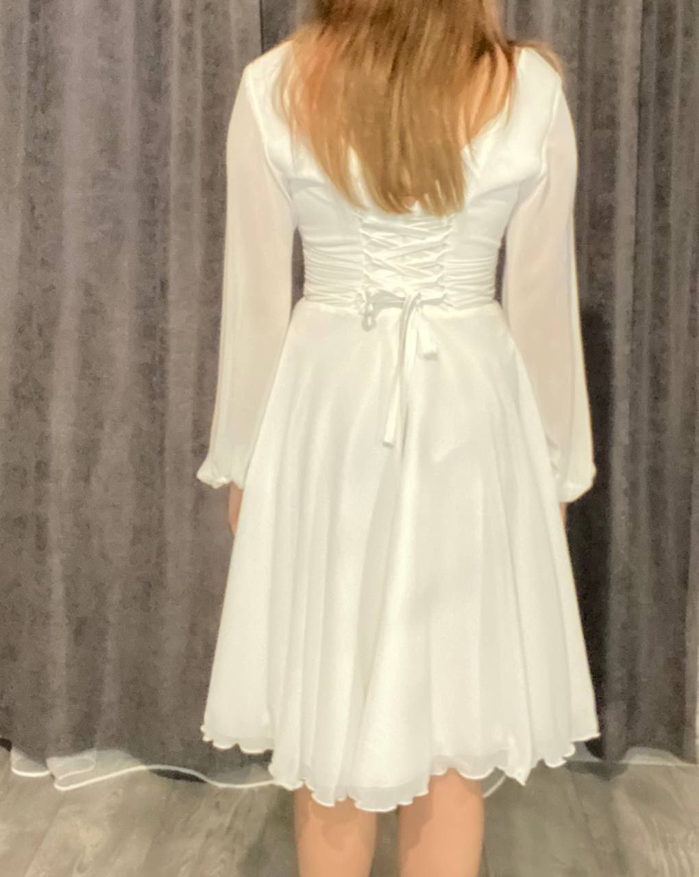 Сукня вечірня біла.