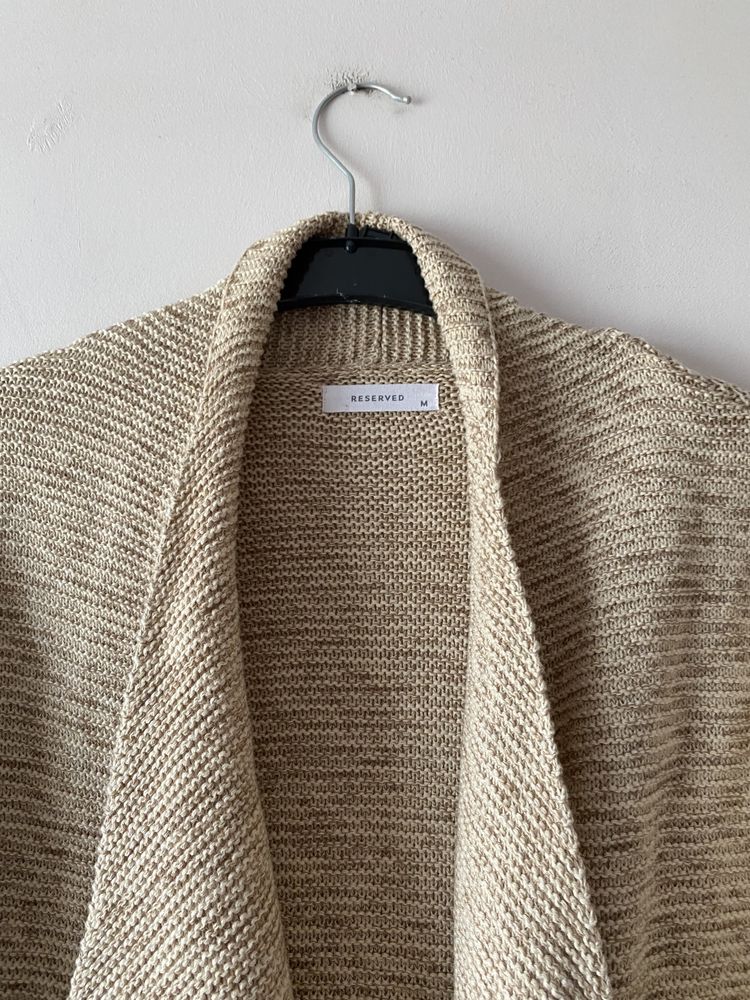Reserved długi dzianinowy sweter kardigan piaskowy