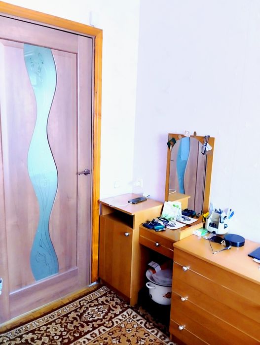 Сдам 1 комнату с хозяйкой.Таирова 1 эт.