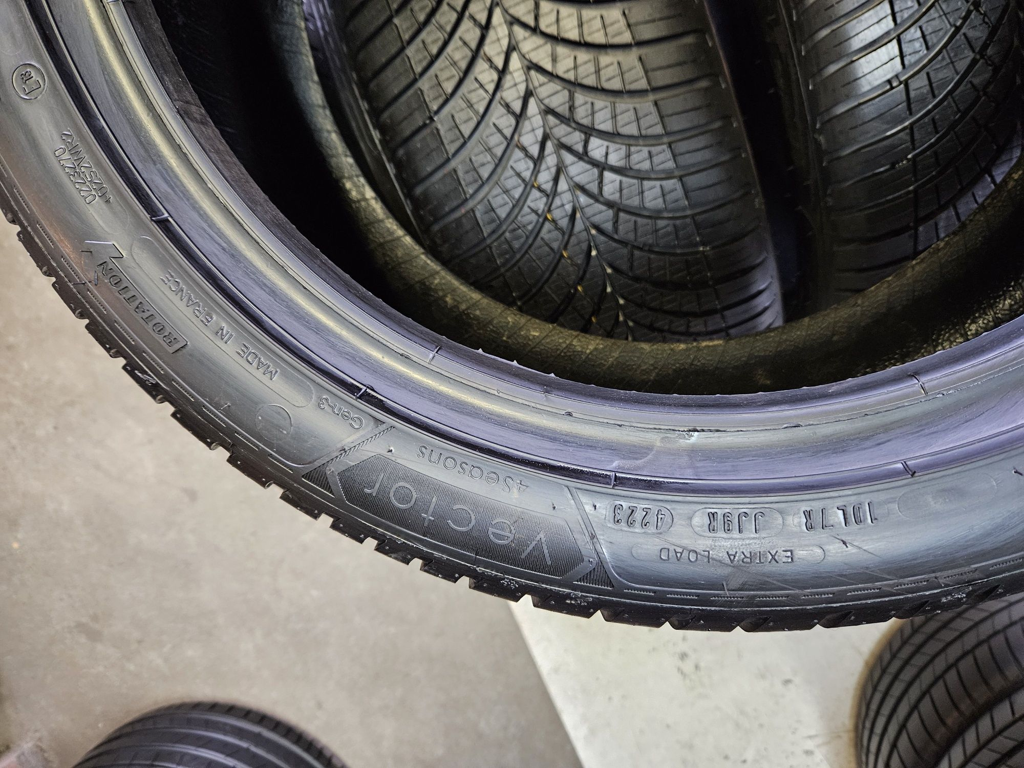 opony używane 225/45R17 Goodyear vector 4season Gen-3