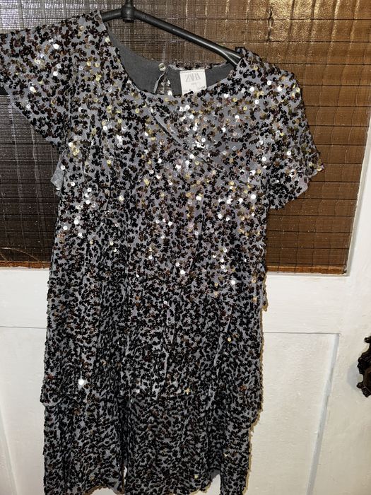 Вяикова сукня в паєтках на 9 р.