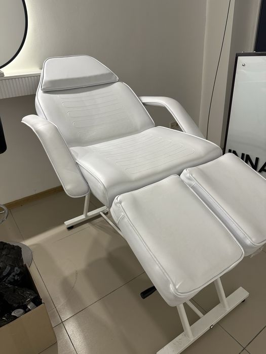 Косметологічна кушетка лежак для масажу та СПА процедур