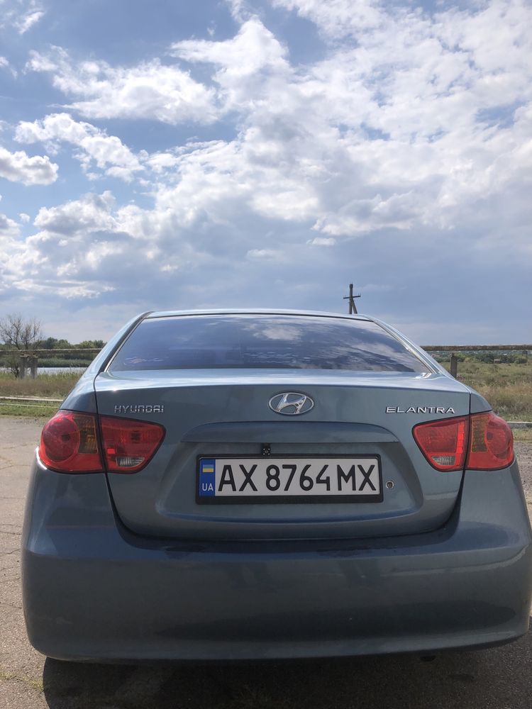 Продам hyundai elantra