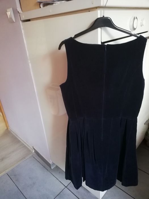 Nowa sukienka aksamitna