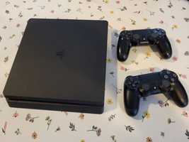 PS 4 Slim + dwa pady + 4 gry