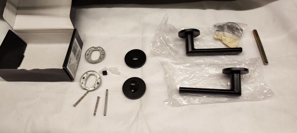 Klamka do drzwi łazienkowych czarna firmowa