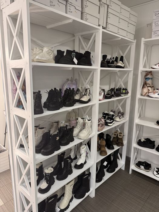 Полки , вешалки , стелажи