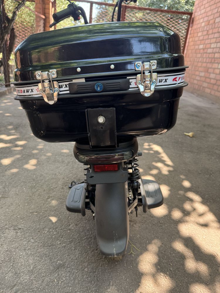 Продам електроскуткр Aima D350