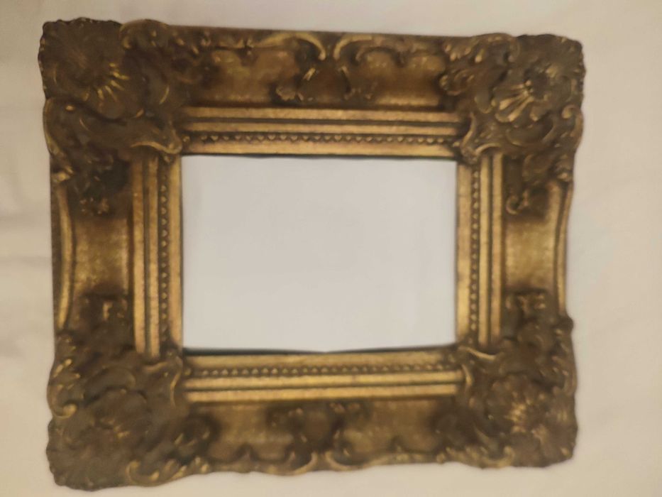 Molduras trabalhadas em dourado velho - lindissimas