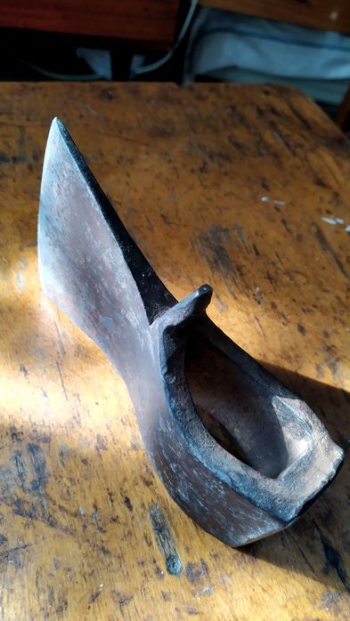 Топор старинный звенит