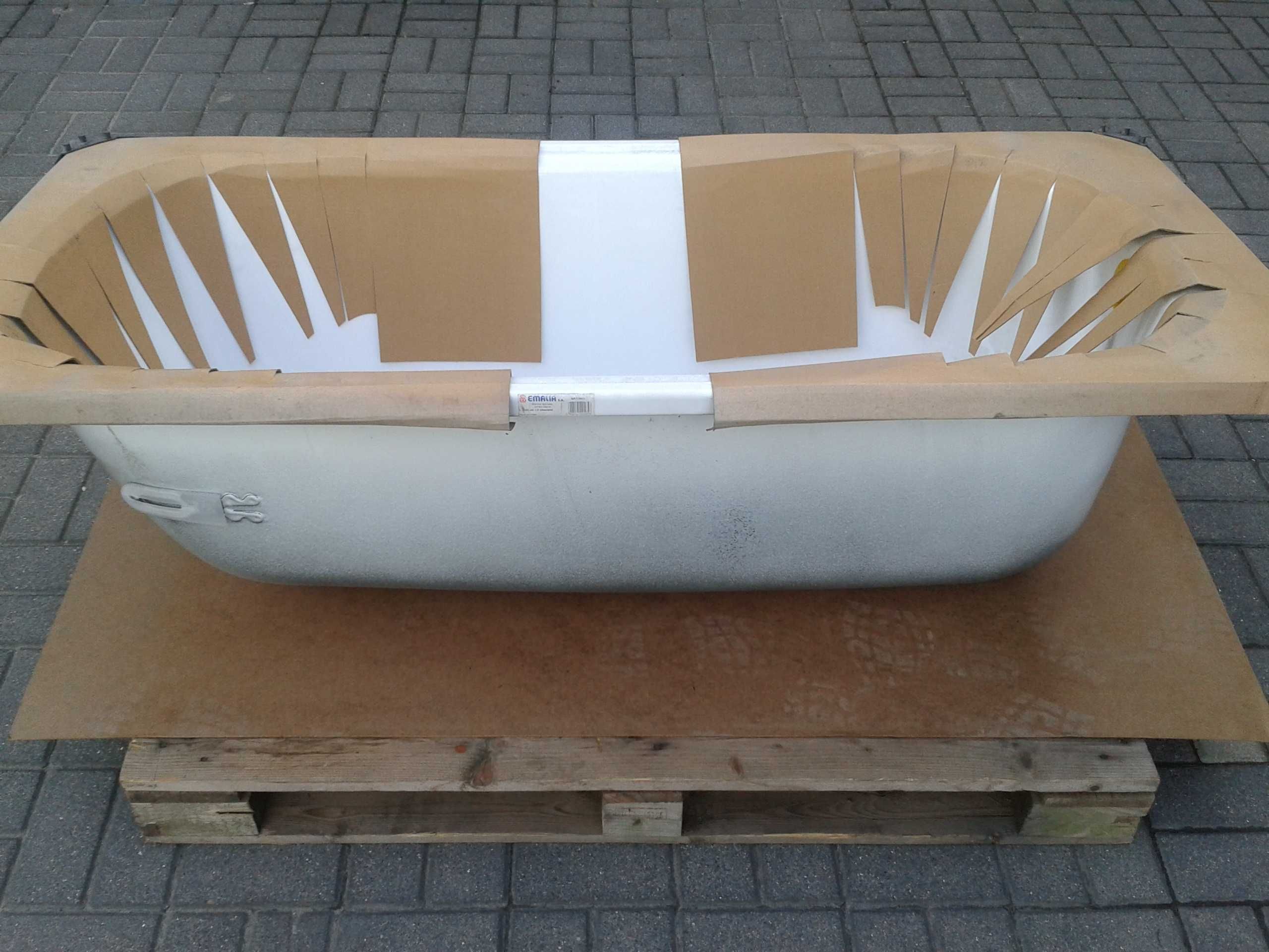 WANNA emaliowana metalowa EMALIA OLKUSZ 150x70cm z otworami na baterię