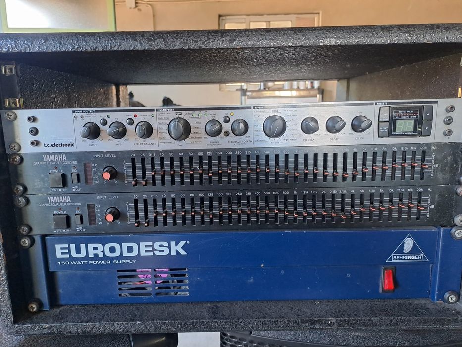 Mesa de mistura analógica  + equalizador e processador de efeitos